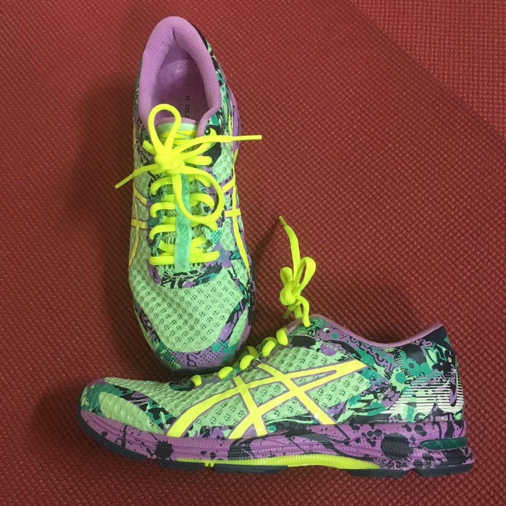 ASICS 7.5 Gel-Noosa TRI running shoes dynamic
